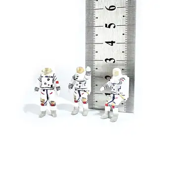 3x Scara 1/64 Astronaut Figurine in Miniatura Astronaut figurina Pictata manual de Colecție Cosmonaut Model pentru Petrecere