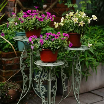 Retro vintage fier de flori circulară titularul set de trei piese, cu un singur strat gol scaun mic, în aer liber, grădină, curte,