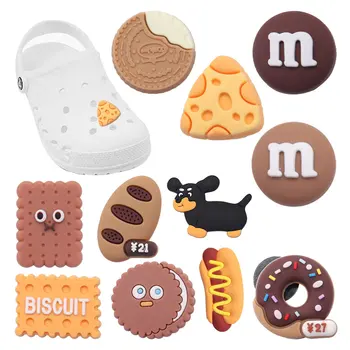 Se amestecă 50PCS PVC Desene animate Alimente Serie de Brânză Gogoasa cu Ciocolata Hot Dog Biscuiți Pâine Pantofi Farmece Decoratiuni pentru Benzile de Bratari
