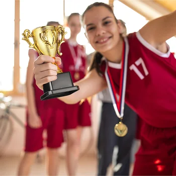 Trofeul Trofee De Atribuire Plastic Aur Copii Premii Cupa Mini Cupe Câștigător Copii Recompensă Amuzant Trophytrophy Medalii De Fotbal Jucărie De Aur